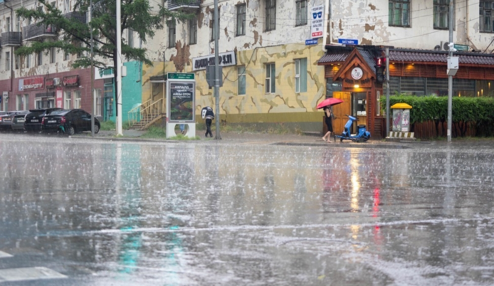 Маргааш бороо үргэлжилж орох тул үер усны аюулаас сэрэмжтэй байхыг анхааруулж байна