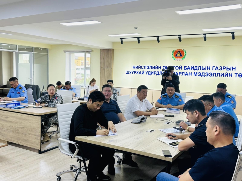 Монгол улсын ерөнхий сайд Г.Занданшатар үер усны аюулаас сэрэмжтэй байх чиглэл өглөө