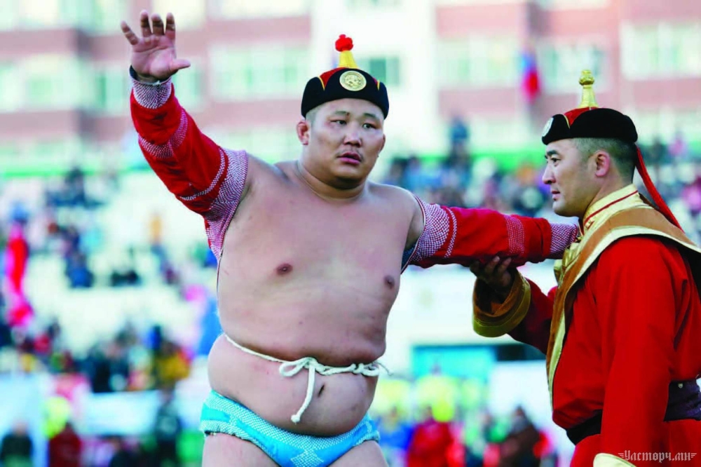 Увс аймгийн түүхэн ойд Монгол улсын дархан аварга Н.Батсуурь түрүүллээ