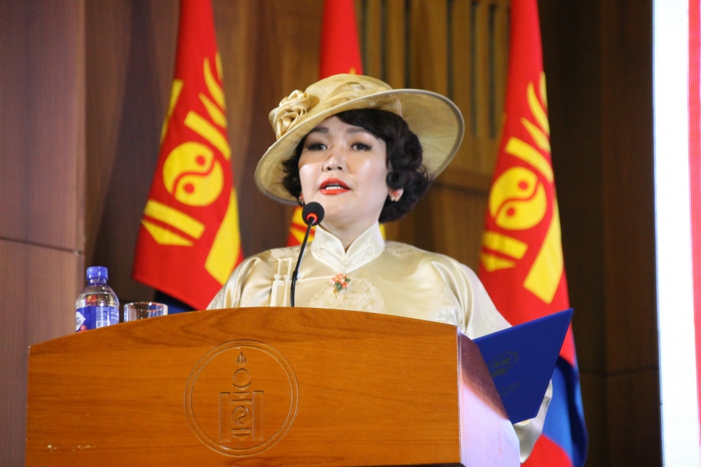 Монгол улсын ерөнхийлөгч яруу найрагч Ц.Хуланд уучлал үзүүллээ