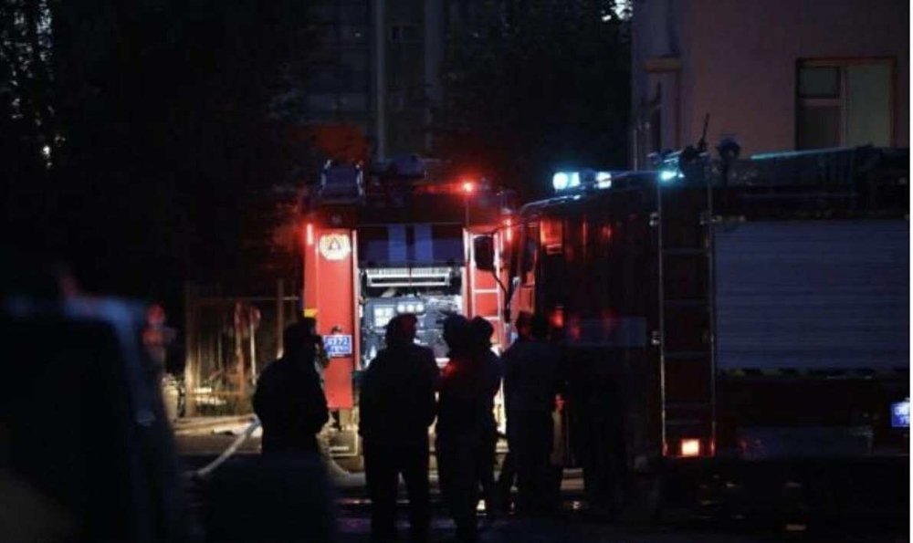 "Барс-2" худалдааны төвд гарсан галыг унтраахаар ажиллаж байна