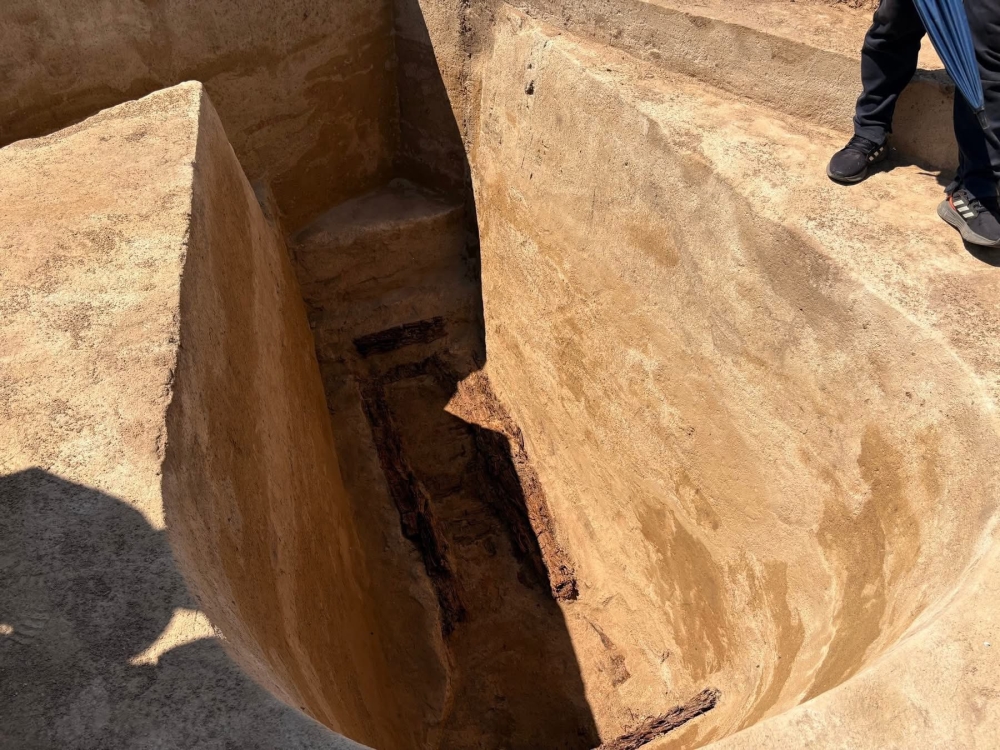 Сэлэнгэ аймгийн Ерөө сумын нутгаас 1800 жилийн өмнөх Сяньбийн үеийн хөндөгдөөгүй, язгууртны бунхан олджээ.