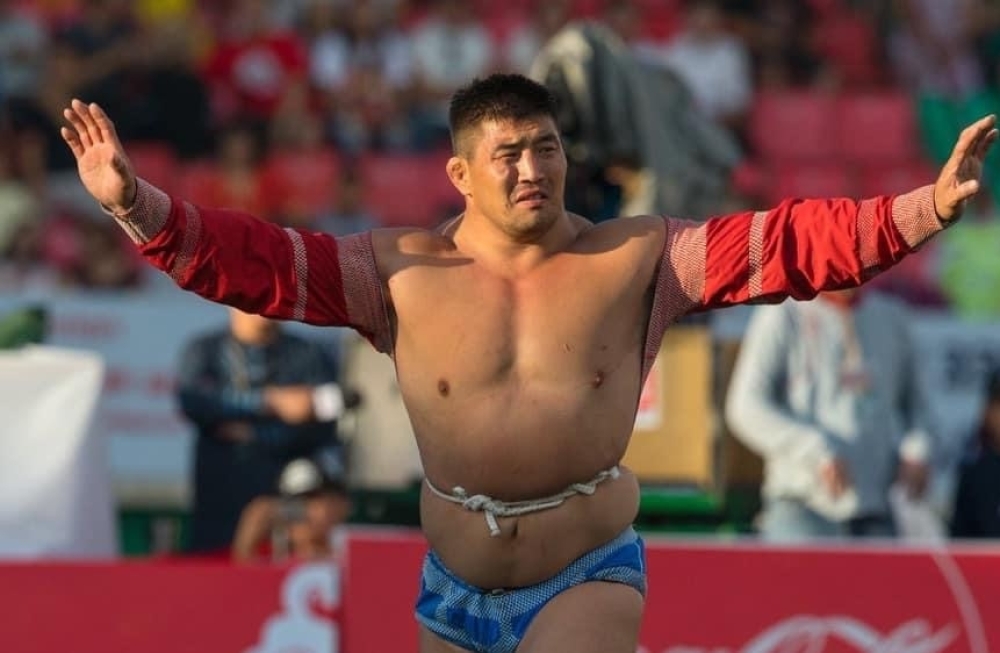 Увс аймгийн 100 жилийн ойн барилдааныг улсын Арслангууд өнжиж байна