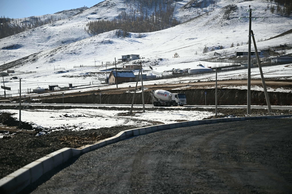 Гачууртын замаас Баяндөхөмийн ам хүртэлх 1.1 км авто замын ажил 95 хувьтай үргэлжилж байна