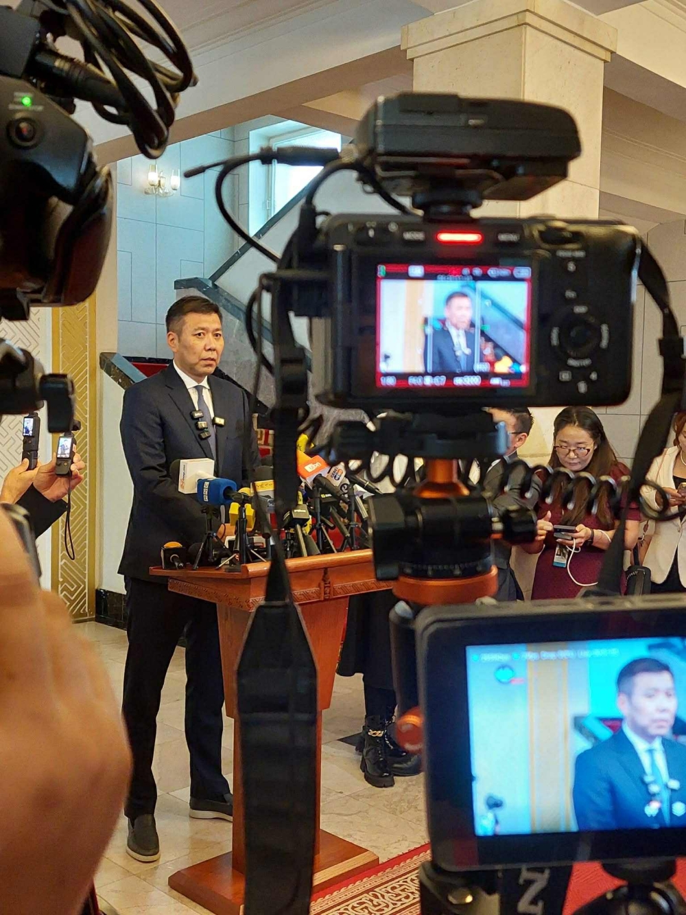 Б.Энхбаяр: Хууль зүйн сайдын ажлаа аваад Нүүрсчидтэй холбоотой дэлгэрэнгүй мэдээлэл хийнэ