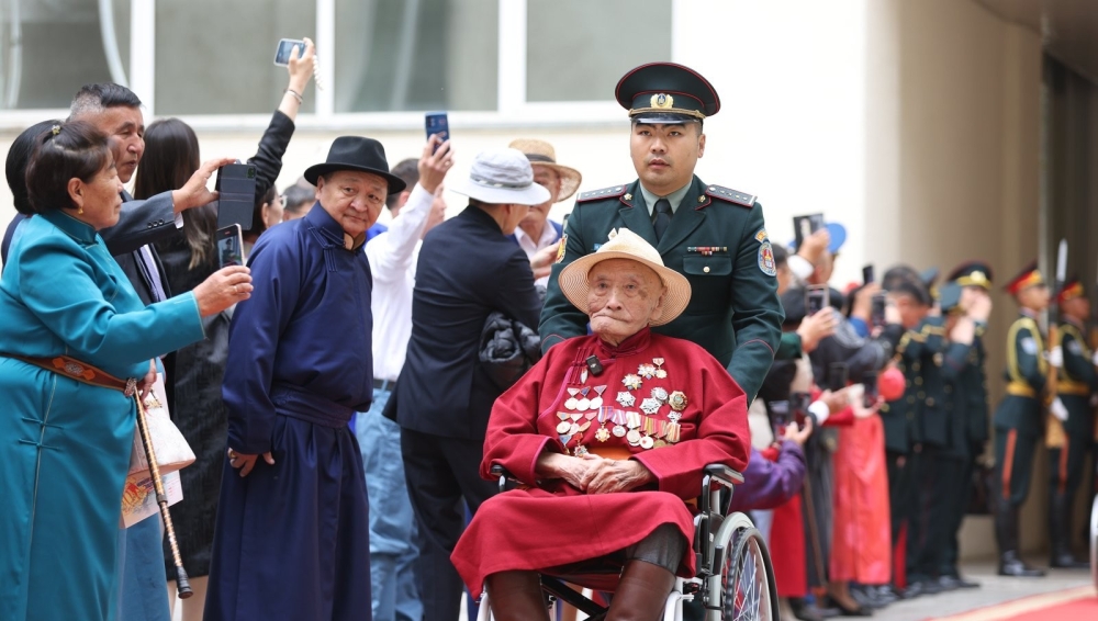 Чөлөөлөх дайны ахмад дайчин Ундрахын Доржпаламд Монгол Улсын баатар цол хүртээлээ
