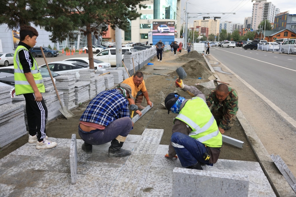 “АПУ” ХХК-ийн уулзвараас Яармагийн гүүр хүртэлх урд хэсгийн явган замын ажил ирэх сарын 20-нд дуусна