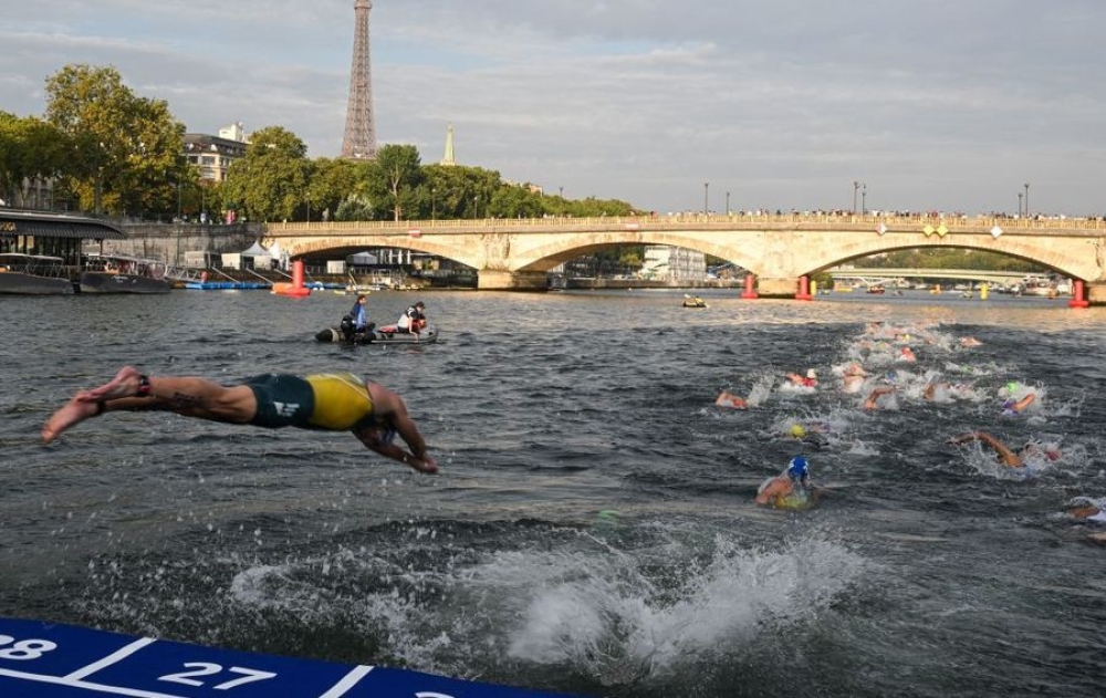 Парис хотын удирдлагууд 102 жилийн дараа иргэдийг Сена мөрөнд сэлэхийг зөвшөөрчээ