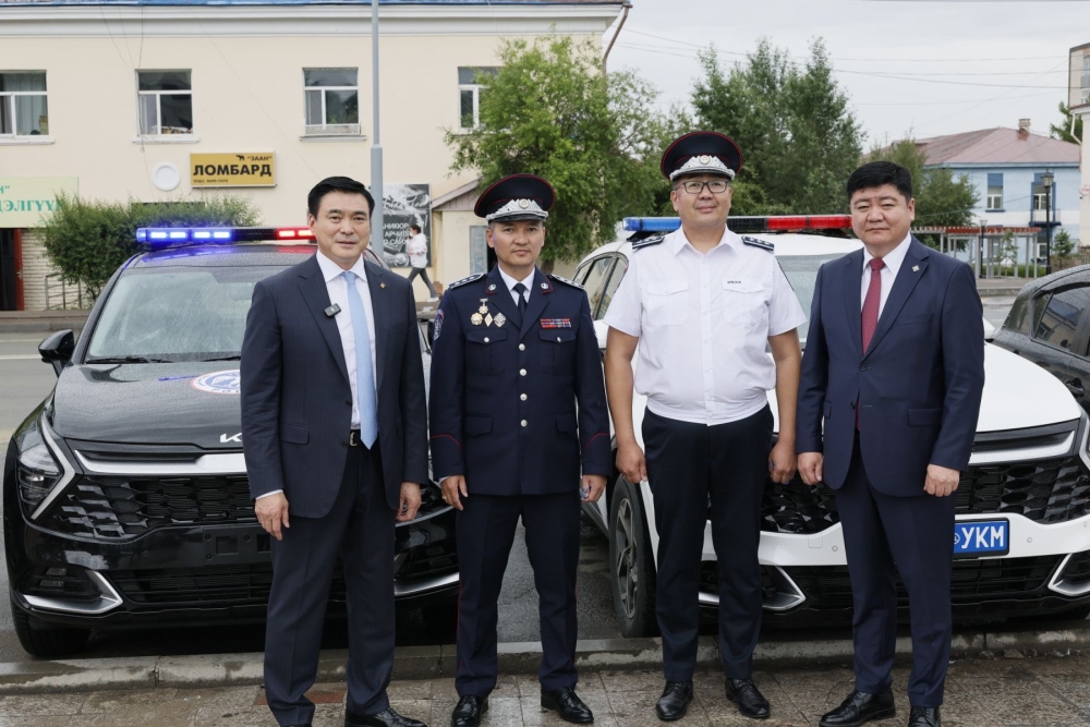 Налайх, Багахангай дүүргийн цагдаагийн хэлтэст автомашин хүлээлгэн өглөө