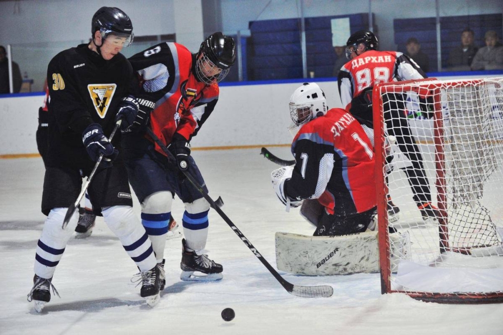 Хоккейн лигийн тэмцээн эхэллээ